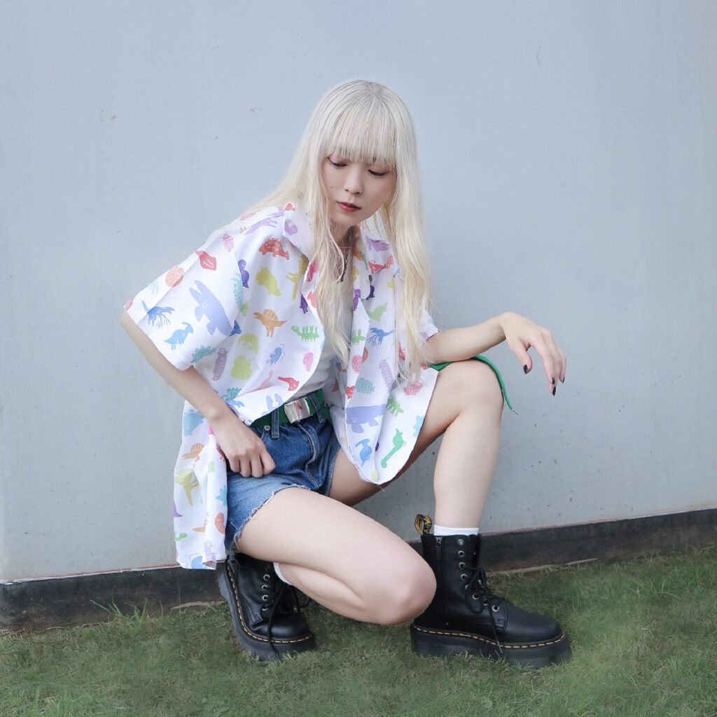 かおどこだいなそー白シャツ＿KAODOKODINOSAUR Stegosaurus White shirt